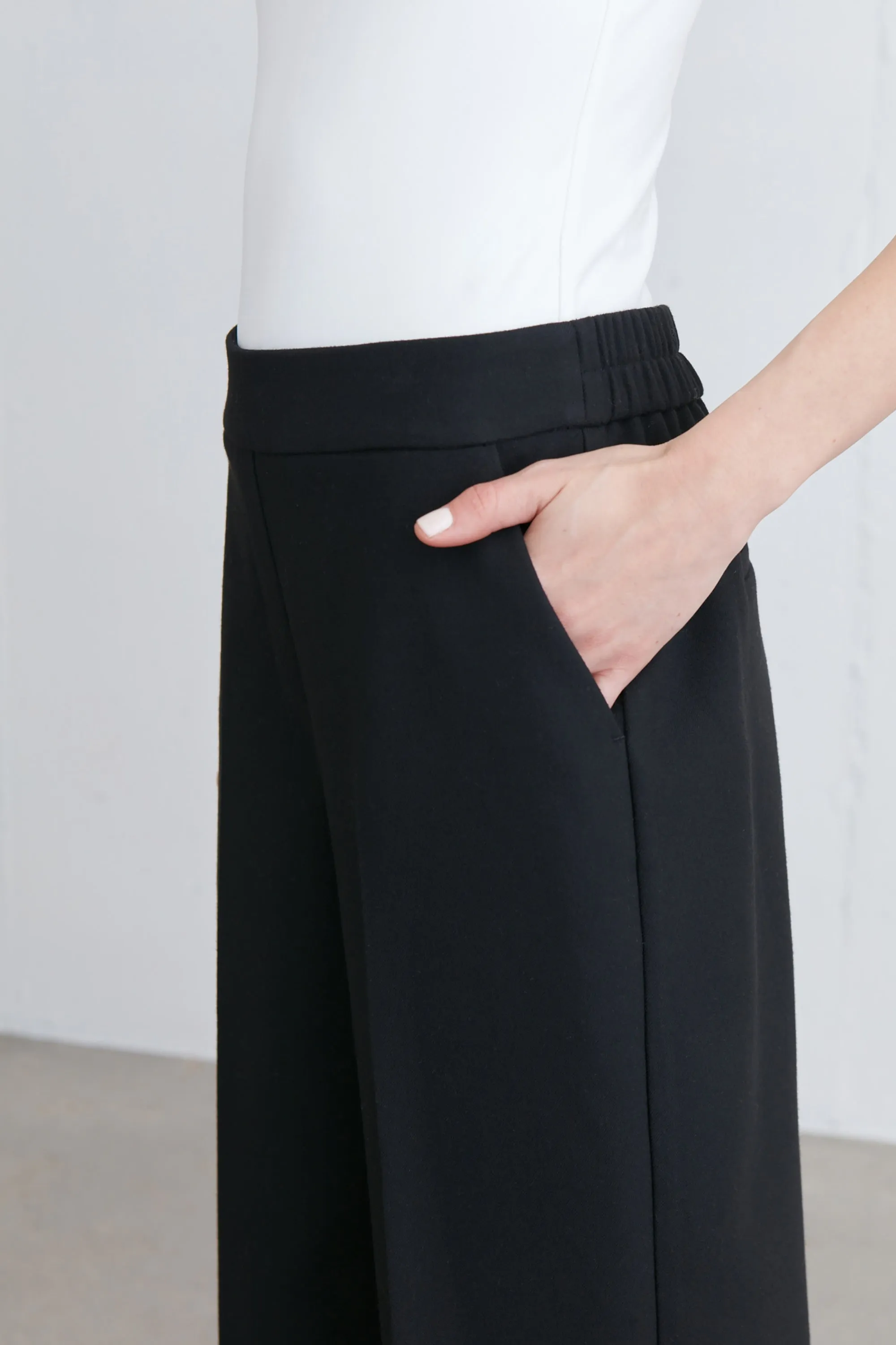 CROPPED HALF ELASTIC WAIST PANT